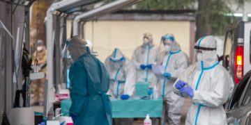 Covid Italia, Brusaferro: “Vicini a soglia d’allarme”