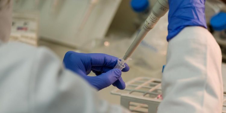 Covid Lazio, oggi 2.055 contagi e 33 morti: bollettino 25 marzo. A Roma 900 casi