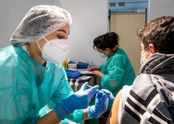 Covid, Pregliasco: “Estate più serena con 20-30% vaccinati”