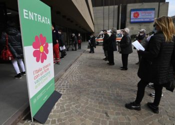 Covid, Figliuolo: “Puntiamo a chiudere campagna vaccini entro l’estate”