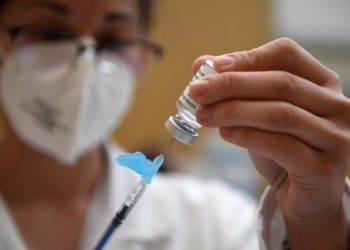 Vaccino AstraZeneca, Palù: “Non ci sono rischi”