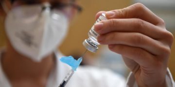 Vaccino AstraZeneca, Palù: “Non ci sono rischi”