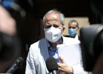 AstraZeneca, Crisanti: “Stop? Reazione di panico della politica”