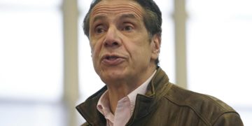 Usa, sono tre le donne che accusano Cuomo di molestie