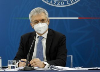 Italia zona rossa, Franco: “Allentamento restrizioni dopo Pasqua”