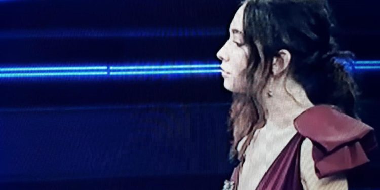 Sanremo 2021, Matilda De Angelis e l’abito che sfida la scaramanzia