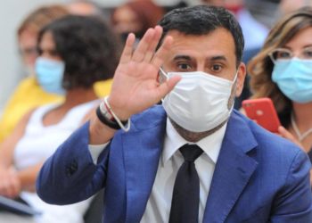 Pd, Decaro dedica a Zingaretti ‘Se mi lasci non vale’ – Ascolta