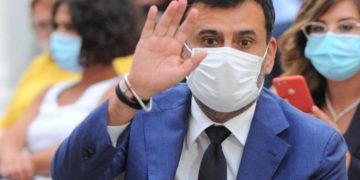 Pd, Decaro dedica a Zingaretti ‘Se mi lasci non vale’ – Ascolta