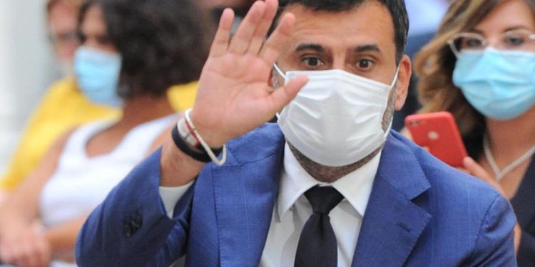 Pd, Decaro dedica a Zingaretti ‘Se mi lasci non vale’ – Ascolta