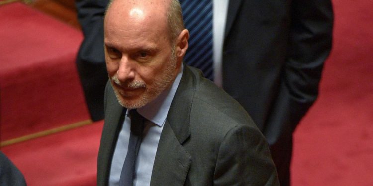 M5S, De Falco: “Un’agonia su cui stendere un velo pietoso”