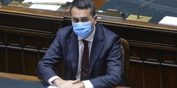 Spionaggio, Di Maio: “Espulsi due funzionari russi”