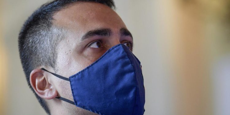 Libia, Di Maio atterrato a Tripoli: vedrà Dabaiba