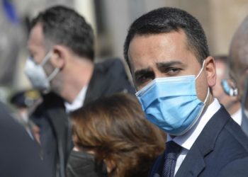 Covid, Di Maio: “Sconsigliamo viaggi all’estero”