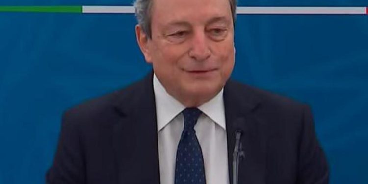 Draghi: “Farò vaccino AstraZeneca, nessun dubbio”