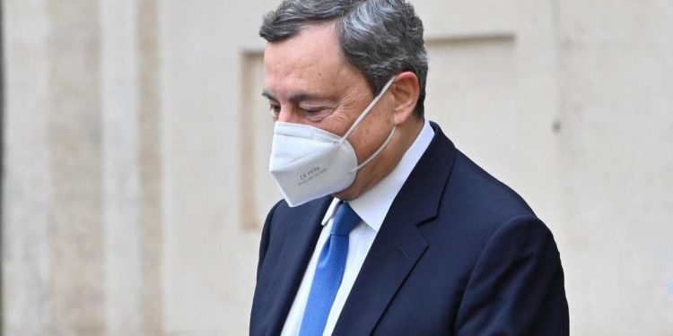 Covid Italia, Draghi: “Emergenza peggiora, governo farà sua parte”