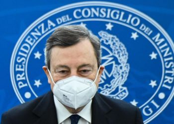 Covid, Draghi: “Mi vaccinerò presto con AstraZeneca”