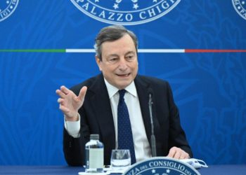 Zona rossa, scuola, vaccini: le parole di Draghi