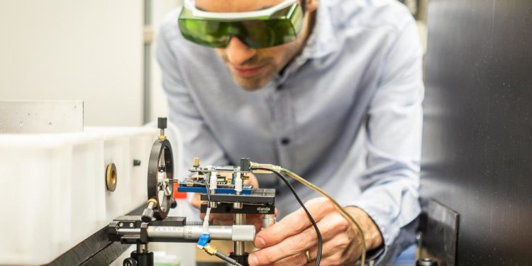 Tumori, mini laser scova melanomi ‘ascoltando’ suono dei nei