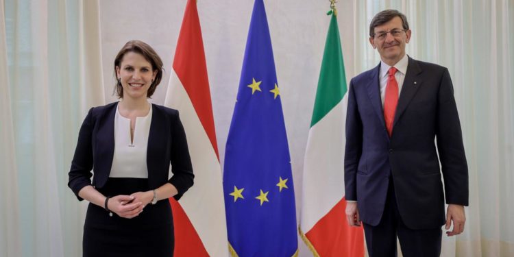 Transizione digitale, Colao incontra la ministra austriaca Edtstadler