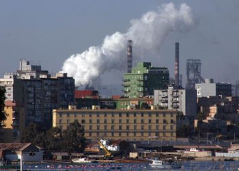 Ex Ilva, ArecelorMittal: “Riduciamo produzione e rallentiamo investimenti”