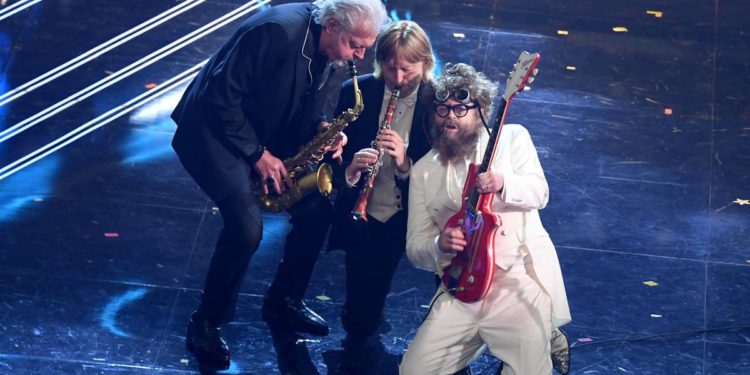 Extraliscio furiosi con Mara Venier: “Invitati a Domenica In e poi mandati via”