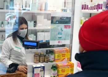 Vaccino covid in farmacia: come funziona, chi può farlo