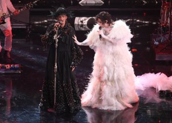 Sanremo 2021, vescovo contro il Festival: “Ha offeso la chiesa”