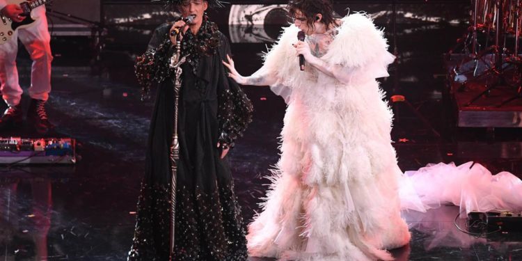 Sanremo 2021, vescovo contro il Festival: “Ha offeso la chiesa”