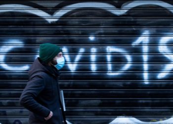 Covid Francia, lockdown e restrizioni in 16 dipartimenti