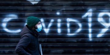 Covid Francia, lockdown e restrizioni in 16 dipartimenti