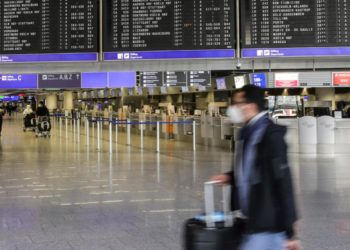 Viaggi all’estero, ipotesi stretta per tutto aprile