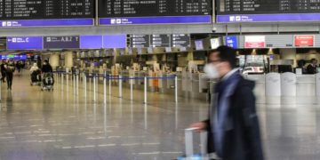 Viaggi all’estero, ipotesi stretta per tutto aprile