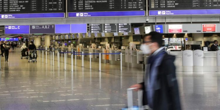 Viaggi all’estero, ipotesi stretta per tutto aprile