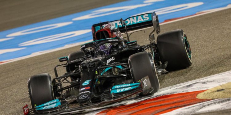 F1 Gp Bahrain, Hamilton trionfa