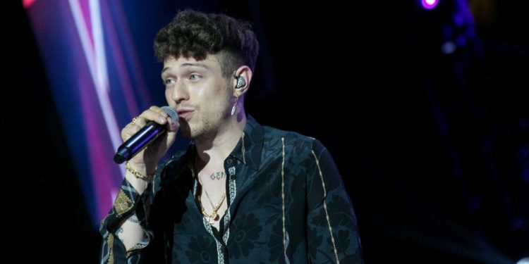 Sanremo 2021, positivo in staff e stop Irama: Noemi al suo posto