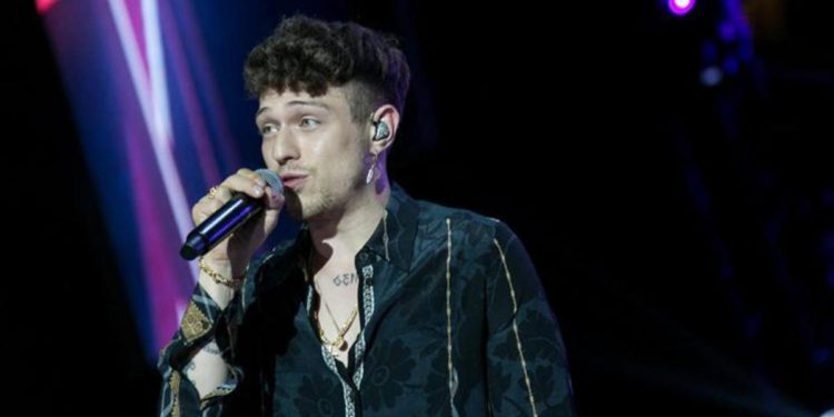 Sanremo 2021, Irama verso ritiro? La proposta di Amadeus