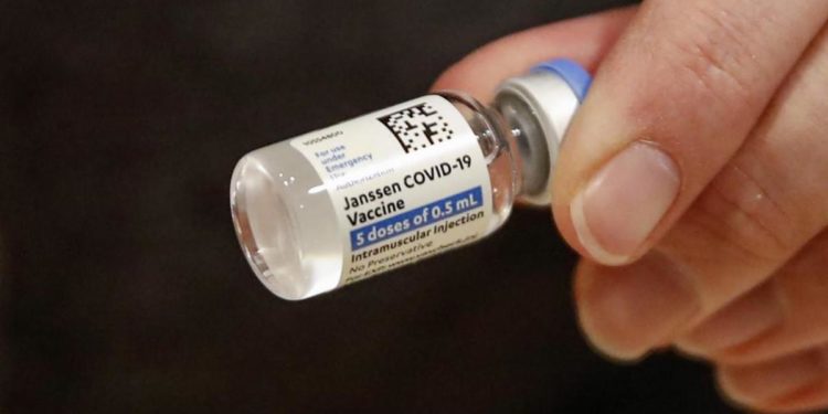 Vaccino Johnson & Johnson: come è fatto, effetti collaterali, ‘bugiardino’