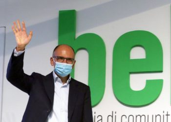 Pd, Letta al circolo Testaccio: applausi e striscione “Daje Enrì”