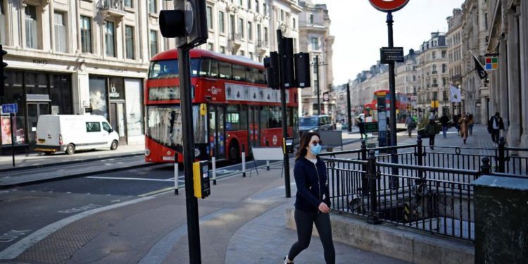 Covid Gb, 17 morti: mai così pochi da settembre