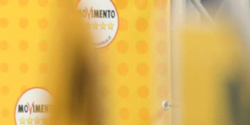 M5S, Rousseau lancia raccolta fondi: “Serve vostro aiuto”
