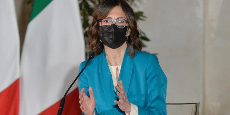 Vaccino AstraZeneca, Gelmini: “Lo farei”