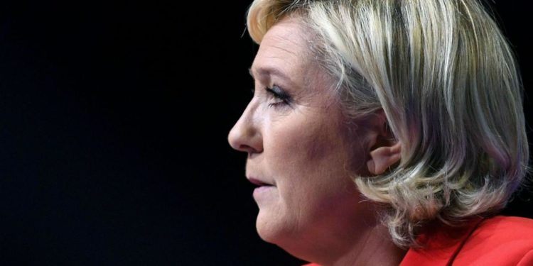 Francia, Le Pen: “Il Papa si occupi di chiese e non di urne”