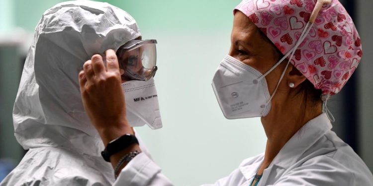 Covid Francia, 238 morti nelle ultime 24 ore