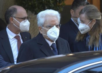 Covid, Mattarella allo Spallanzani per vaccino