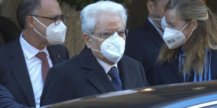 Covid, Mattarella allo Spallanzani per vaccino