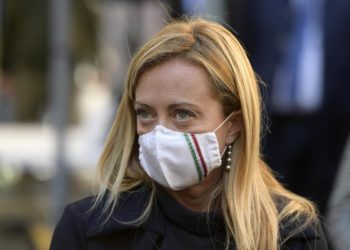Vacanze all’estero a Pasqua, Meloni: “E’ inaccettabile”