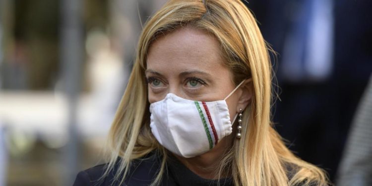 Vacanze all’estero a Pasqua, Meloni: “E’ inaccettabile”