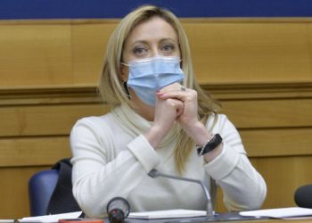 Cashback, Meloni scrive a Draghi: “Stop e destinare risorse a ristori”