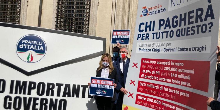 ‘Blitz’ Fdi davanti a Palazzo Chigi, Meloni: “C’è posta per Draghi”