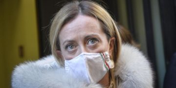 Blitz Morra in centro vaccini, Meloni: “Se è vero, si dimetta”